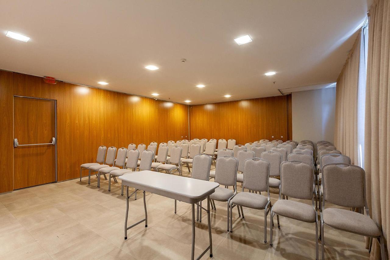 Tri Hotel Executive Бруски Экстерьер фото